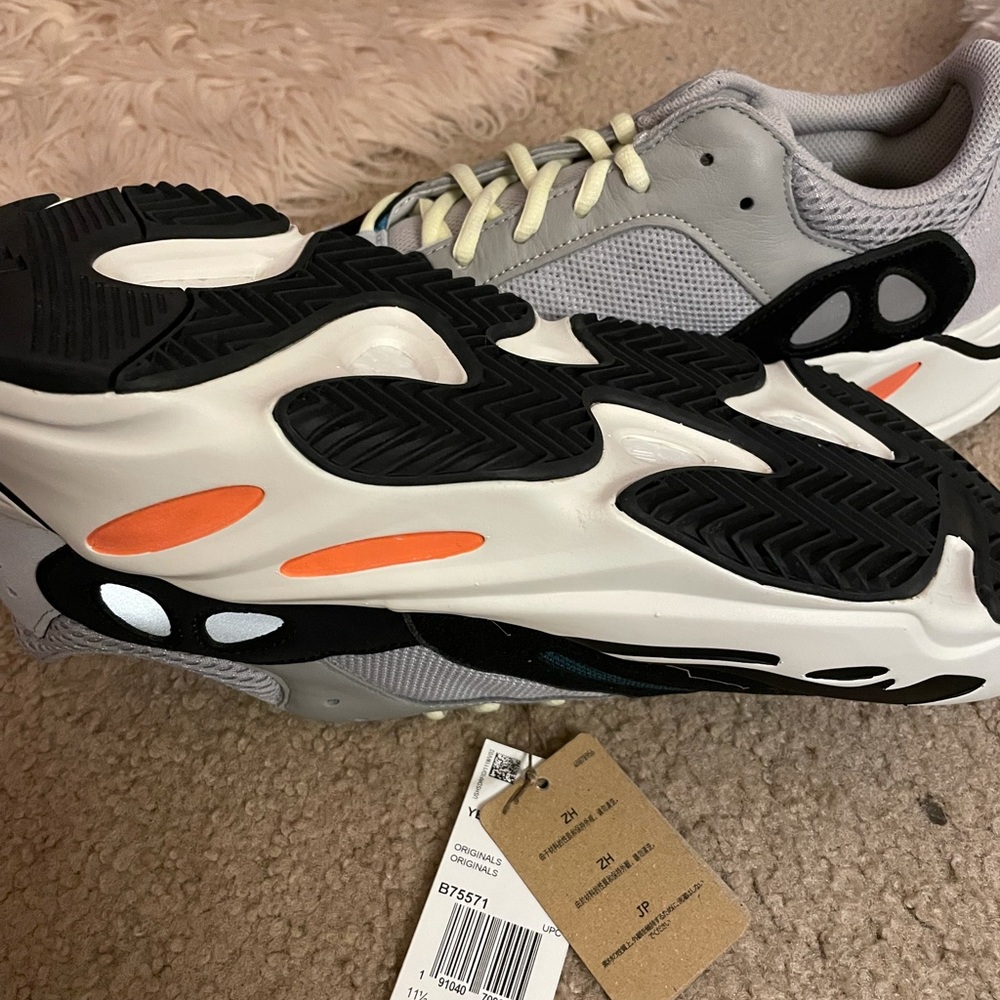 Yezzy 700 wave runners